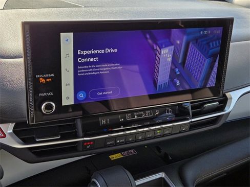 Used 2025 Toyota Sienna XLE image 23