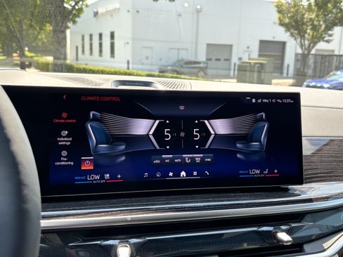 New 2027 BMW X7 xDrive40i w/ M Sport Package AWD/4WD image 26