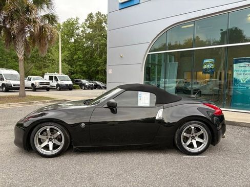 Used 2010 Nissan 370Z Touring RWD image 2