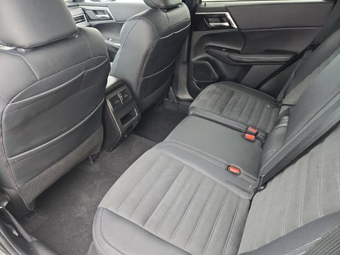 Used 2024 Mitsubishi Outlander SE AWD/4WD image 11