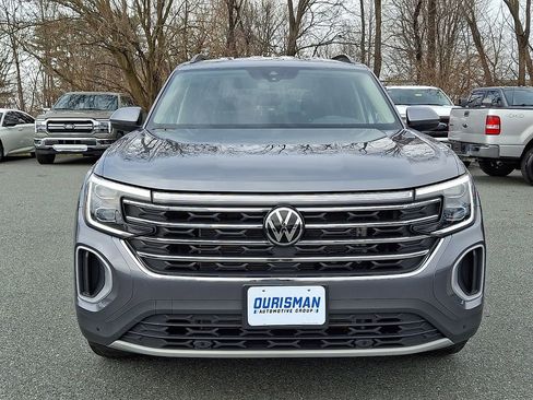 Used 2025 Volkswagen Atlas SE image 2