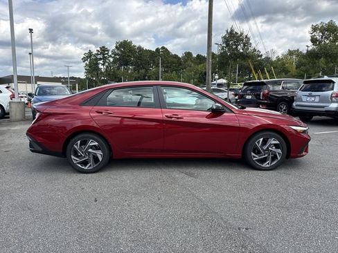 Certified 2025 Hyundai Elantra Sport image 8