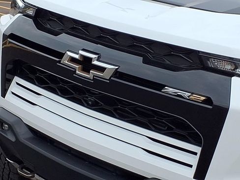 Used 2024 Chevrolet Colorado ZR2 w/ Technology Package AWD/4WD image 29