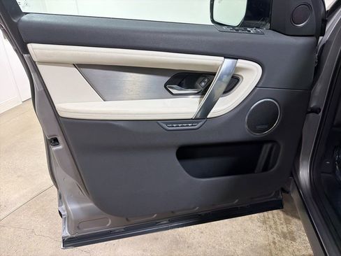 Used 2025 Land Rover Discovery Sport Dynamic SE image 9