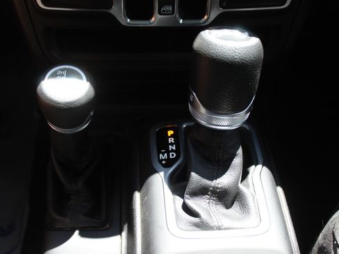 Used 2018 Jeep Wrangler Unlimited Sport S AWD/4WD image 29