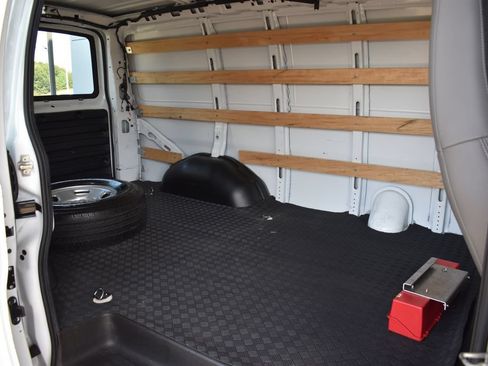 Used 2021 Chevrolet Express 2500 w/ Driver Convenience Package RWD image 12