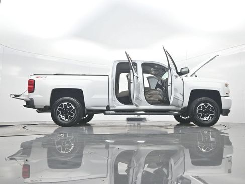 Used 2017 Chevrolet Silverado 1500 LT w/ All Star Edition AWD/4WD image 51