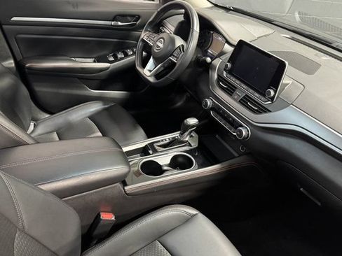 Used 2024 Nissan Altima 2.5 SR FWD image 17