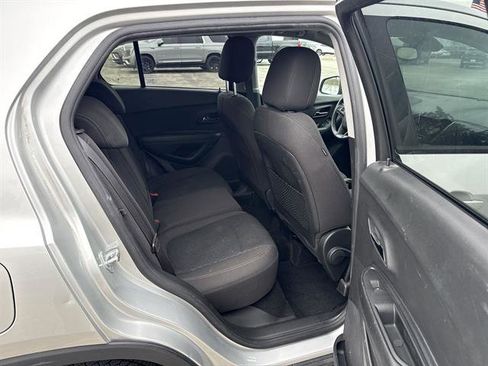 Used 2021 Chevrolet Trax LS w/ Tint and Cruise Package AWD/4WD image 28