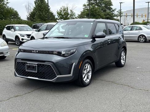 Used 2025 Kia Soul LX w/ LX Technology Package FWD image 5