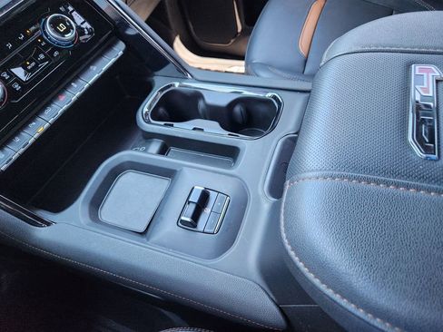 Used 2024 GMC Sierra 2500 AT4 w/ AT4 Premium Plus Package AWD/4WD image 22