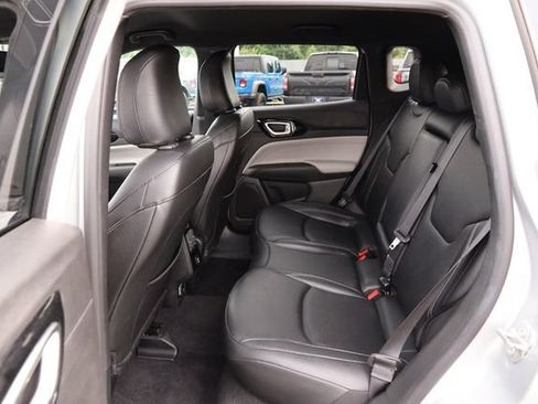 Used 2025 Jeep Compass Limited AWD/4WD image 9