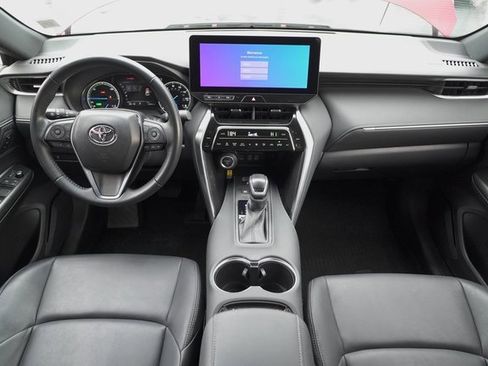 Certified 2023 Toyota Venza XLE image 26