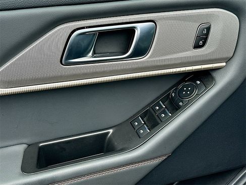 Used 2025 Ford Explorer Active w/ Active Comfort Package image 21