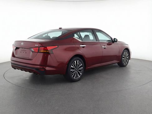 Used 2024 Nissan Altima 2.5 SV image 9