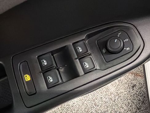 Used 2024 Volkswagen Taos SE image 12