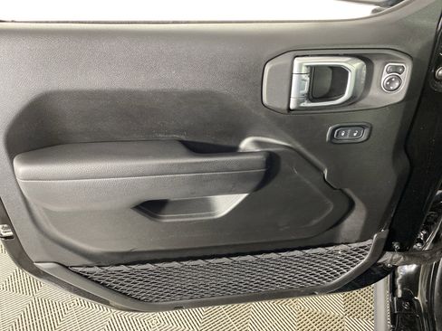 Used 2024 Jeep Wrangler Unlimited AWD/4WD image 13