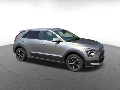 Used 2026 Kia Niro LX FWD image 2