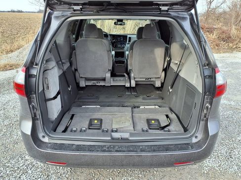 Used 2020 Toyota Sienna LE image 30