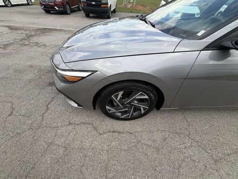 Used 2025 Hyundai Elantra Sport FWD image 10
