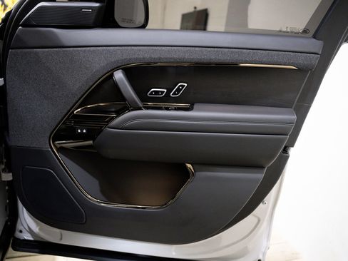 Used 2025 Land Rover Range Rover Sport Dynamic SE image 40