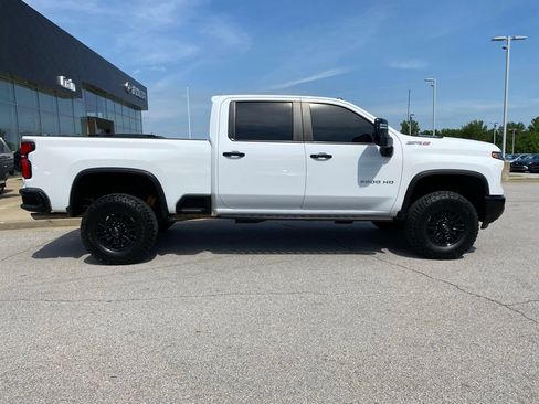 Used 2024 Chevrolet Silverado 2500 ZR2 w/ Technology Package AWD/4WD image 9