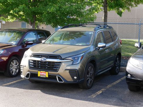 Used 2023 Subaru Ascent Touring AWD/4WD image 3