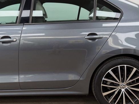 Used 2016 Volkswagen Jetta Sport image 10