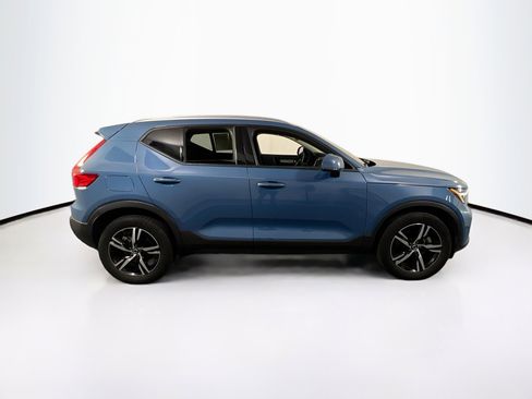 Used 2023 Volvo XC40 B5 Core w/ Convenience Package AWD/4WD image 4