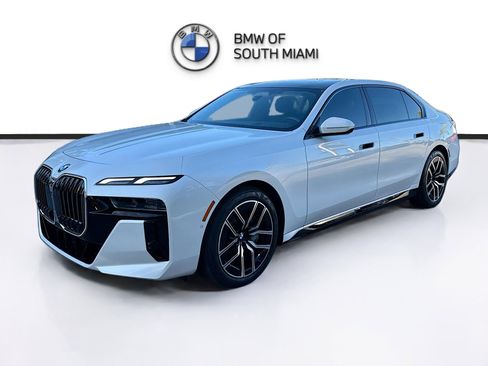 Used 2024 BMW 760i xDrive image 3