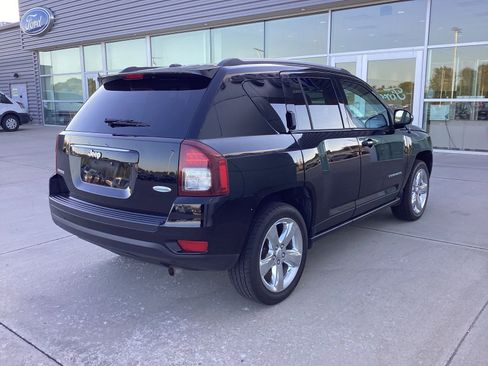 Used 2016 Jeep Compass Latitude FWD image 3