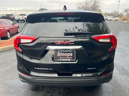 Used 2023 GMC Terrain SLE w/ Driver Convenience Package image 4