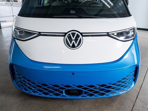 Used 2025 Volkswagen ID. Buzz 1st Edition image 14