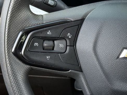 Used 2025 Chevrolet Trax LT FWD image 16