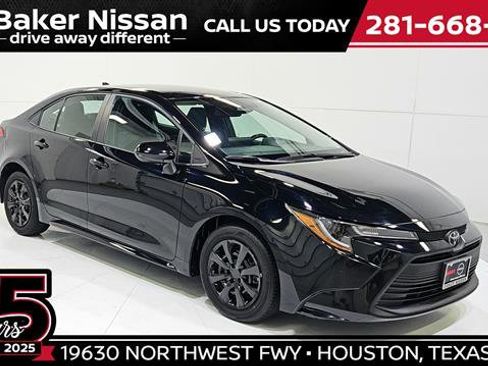 Used 2025 Toyota Corolla LE FWD image 1