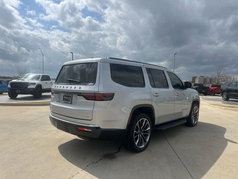 Used 2023 Jeep Wagoneer Series II w/ Premium Group I image 4