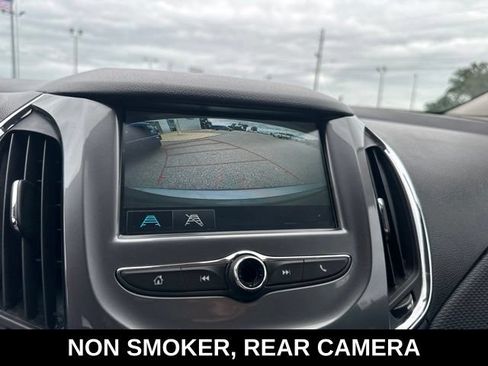 Used 2018 Chevrolet Cruze LT w/ Convenience Package FWD image 2
