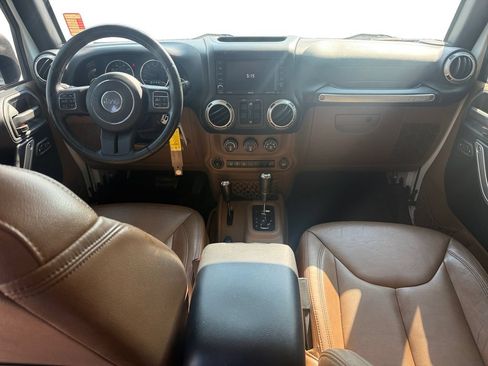 Used 2015 Jeep Wrangler Unlimited Sahara w/ Max Tow Package AWD/4WD image 10