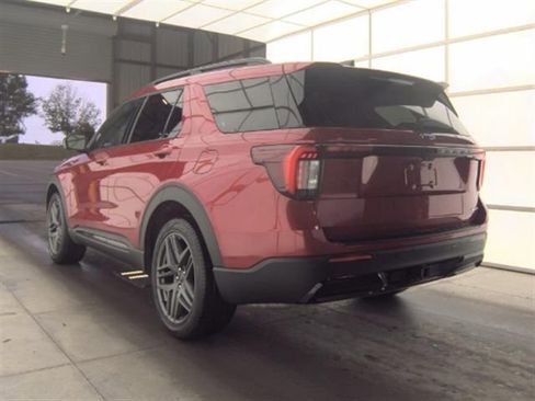 Used 2025 Ford Explorer ST-Line w/ Premium Package AWD/4WD image 4