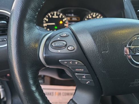 Used 2019 Nissan Pathfinder SL image 17