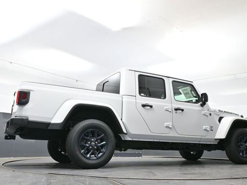 New 2026 Jeep Gladiator Sport AWD/4WD image 40