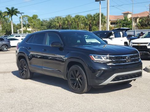 Certified 2023 Volkswagen Atlas Cross Sport SE w/ Black Wheel Package FWD image 2