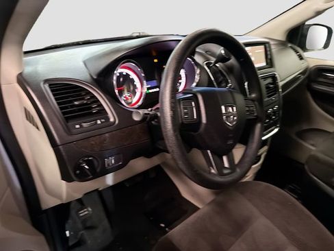 Used 2019 Dodge Grand Caravan SE image 9