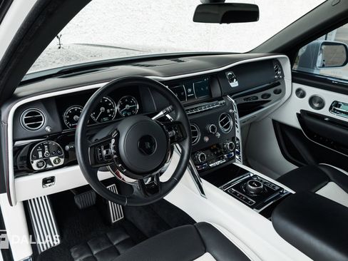 Used 2022 Rolls-Royce Cullinan w/ Technology Package AWD/4WD image 25
