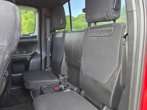 Used 2020 Toyota Tacoma TRD Sport w/ Technology Package AWD/4WD image 14