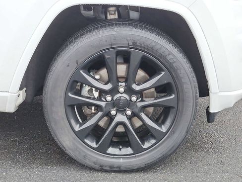 Used 2021 Jeep Grand Cherokee Laredo X AWD/4WD image 8