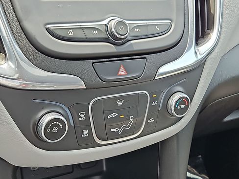 Used 2020 Chevrolet Equinox LS w/ LS Convenience Package AWD/4WD image 21