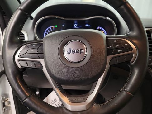 Used 2021 Jeep Grand Cherokee Laredo image 18