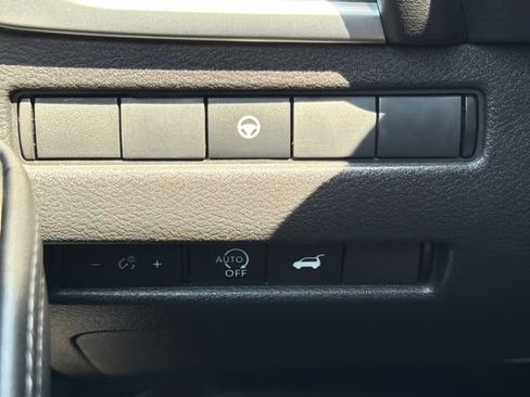 Used 2025 Nissan Rogue SV FWD image 22