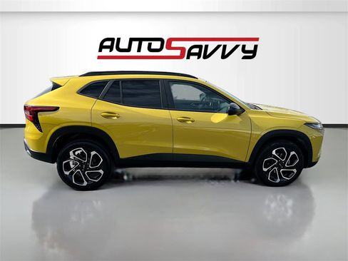 Used 2025 Chevrolet Trax RS w/ Driver Confidence Package image 8